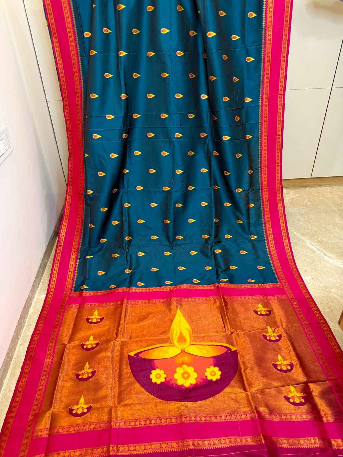 Diya Pallu Paithani