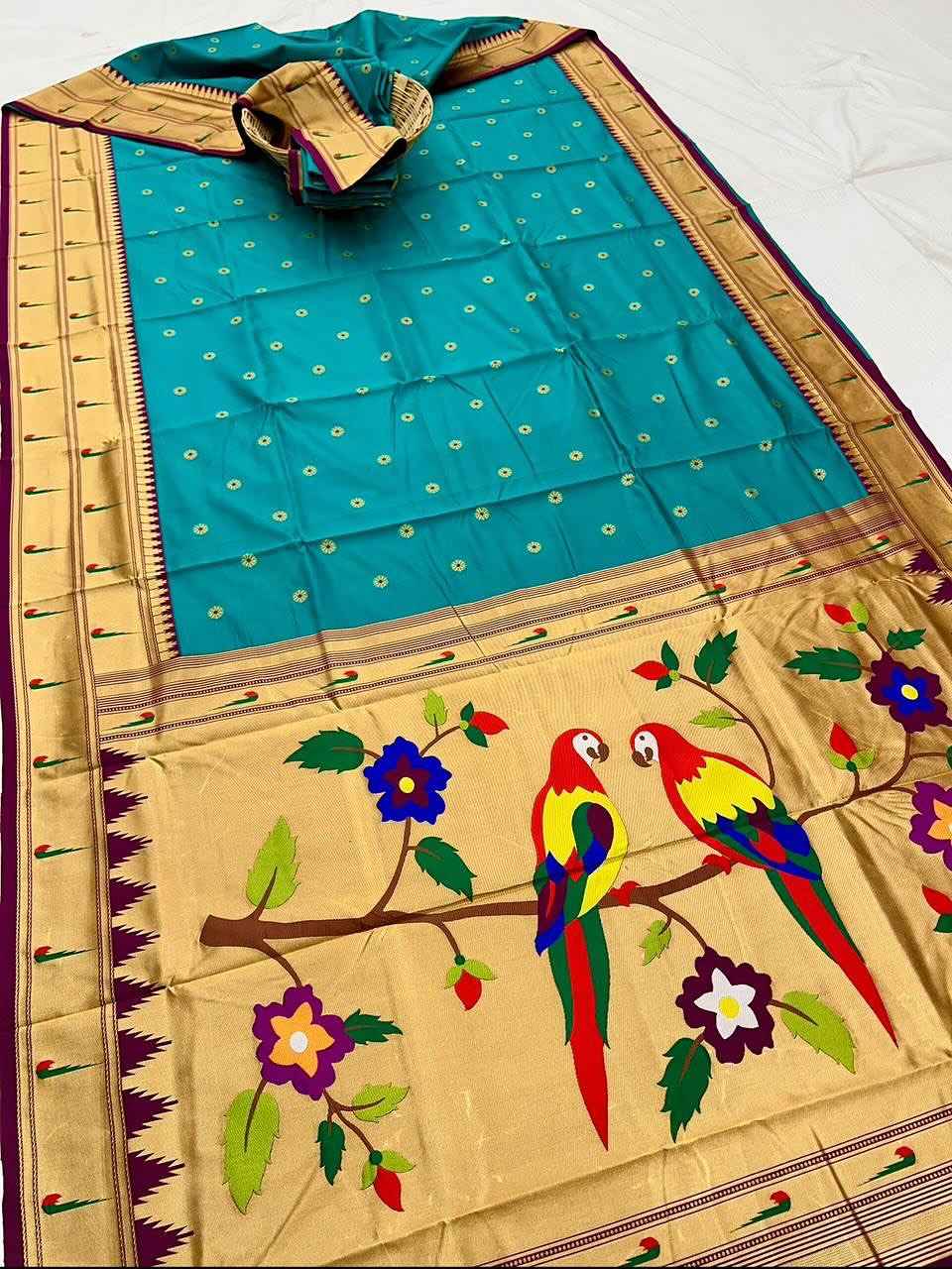 Lashmikaa Muniyaa Paithani