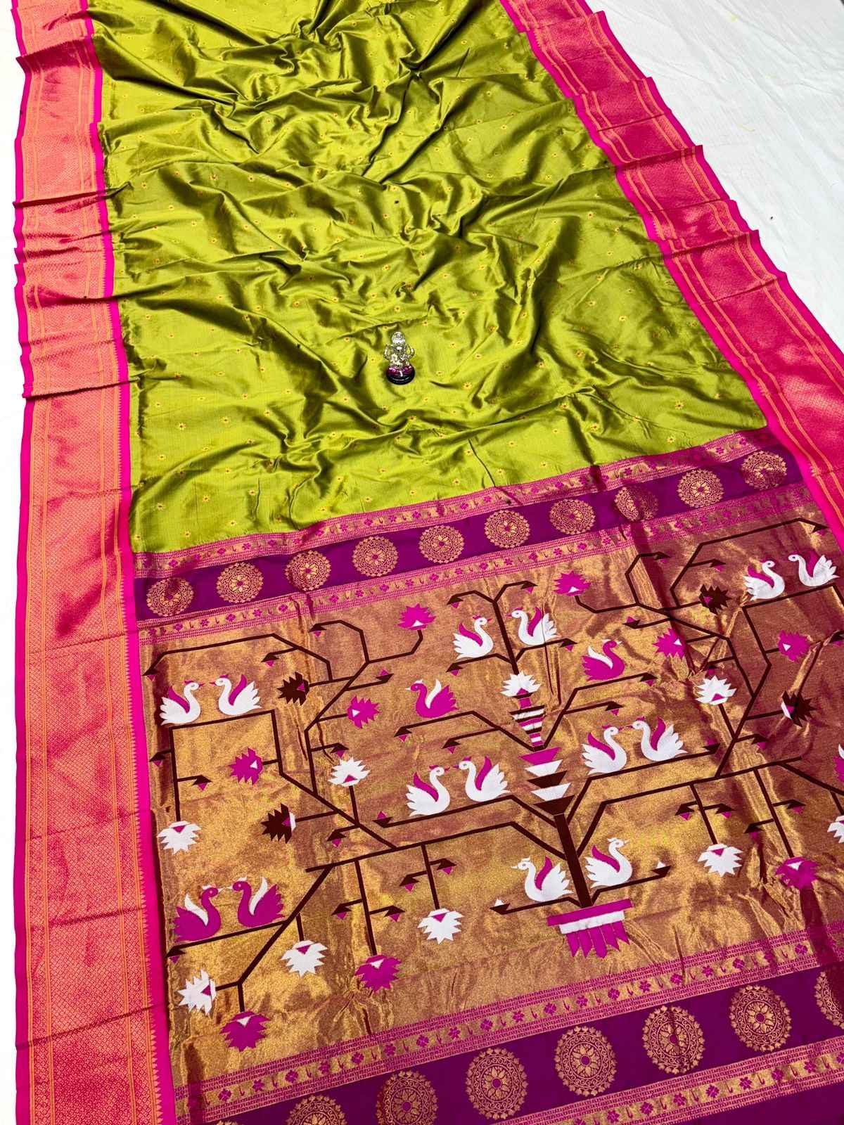 Beautiful Swan Paithani