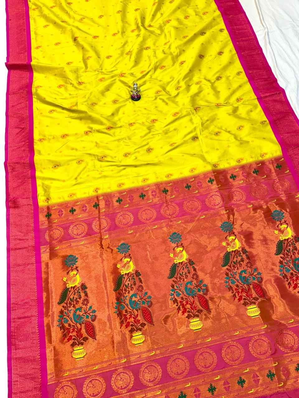 Janhvi Kadiyal Paithani