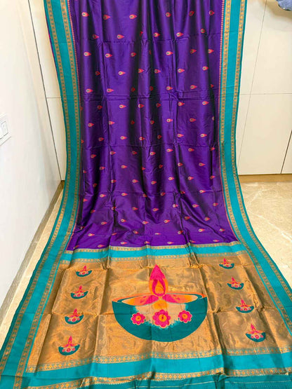 Diya Pallu Paithani
