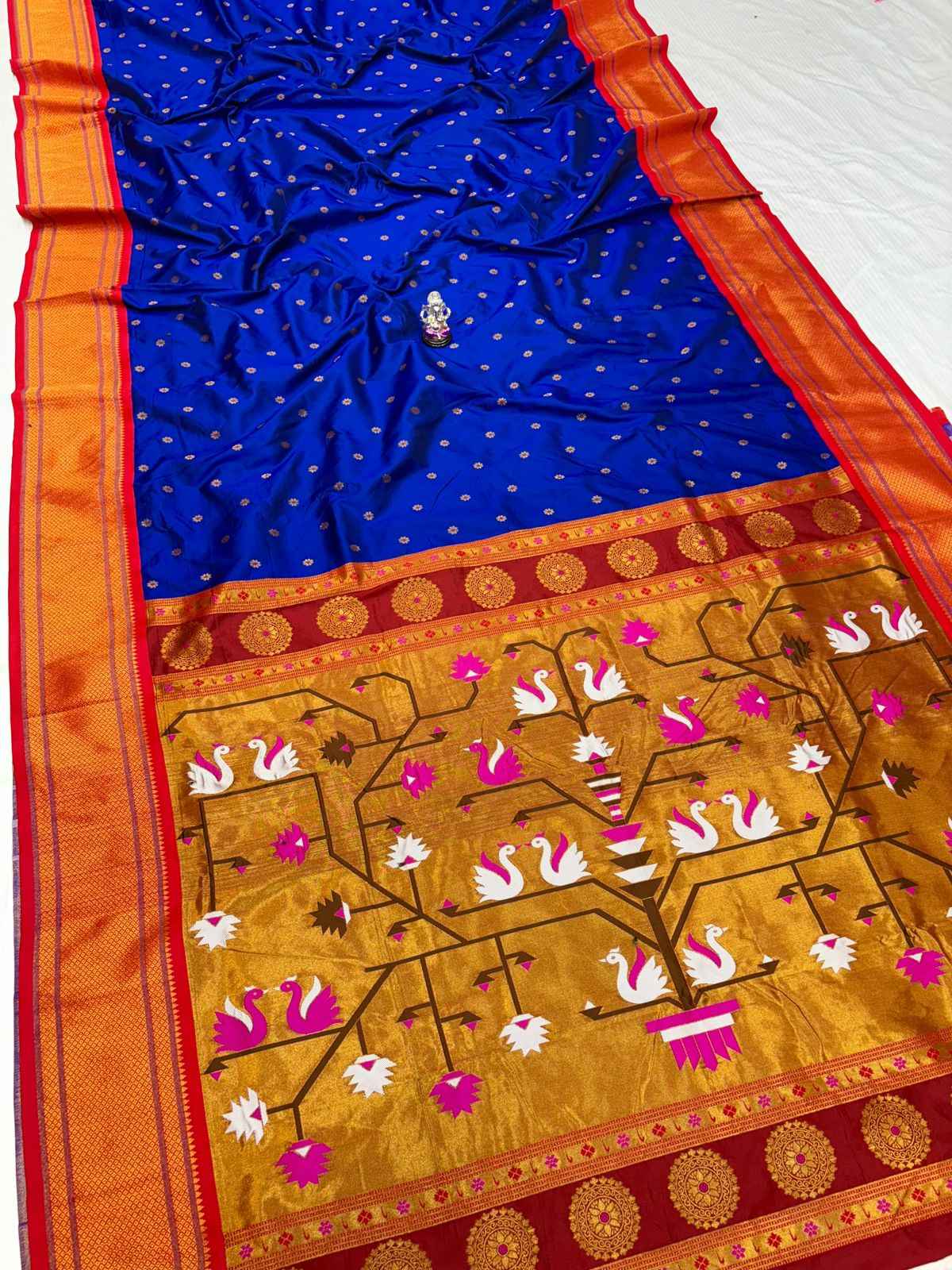 Beautiful Swan Paithani