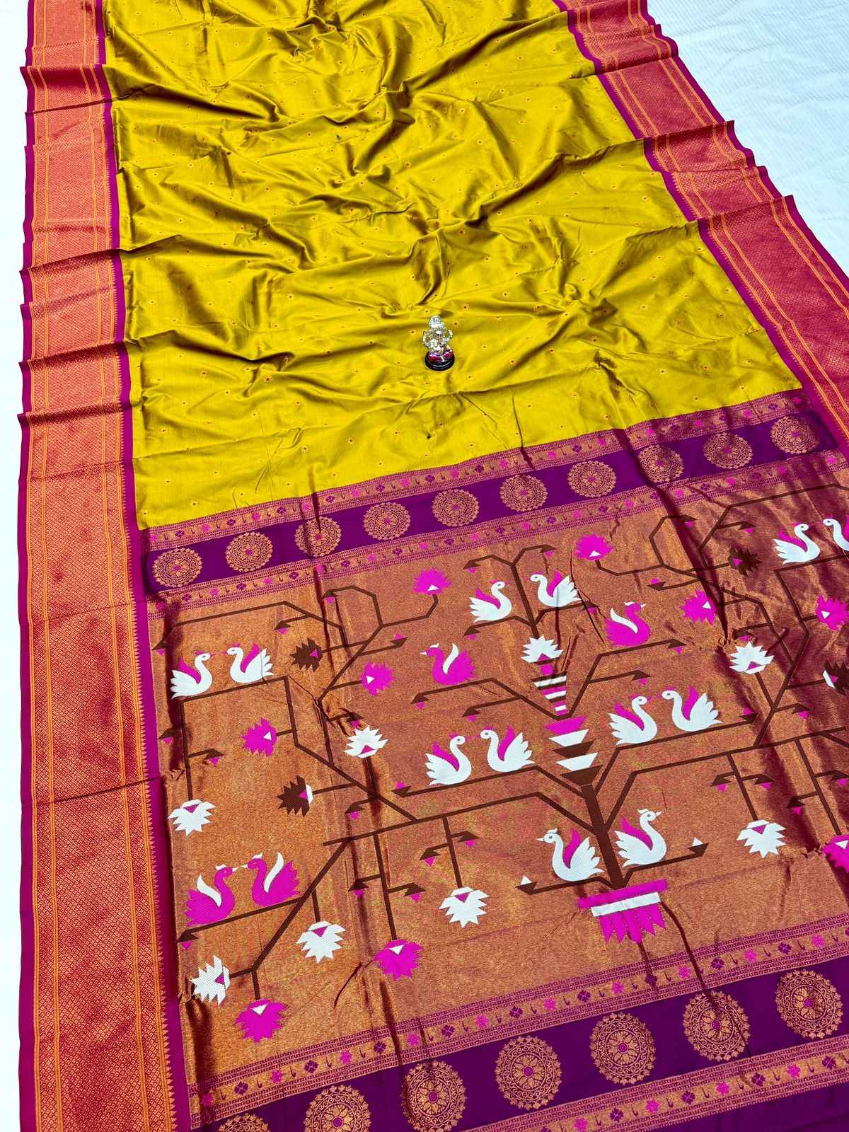 Beautiful Swan Paithani