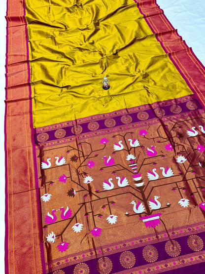 Beautiful Swan Paithani