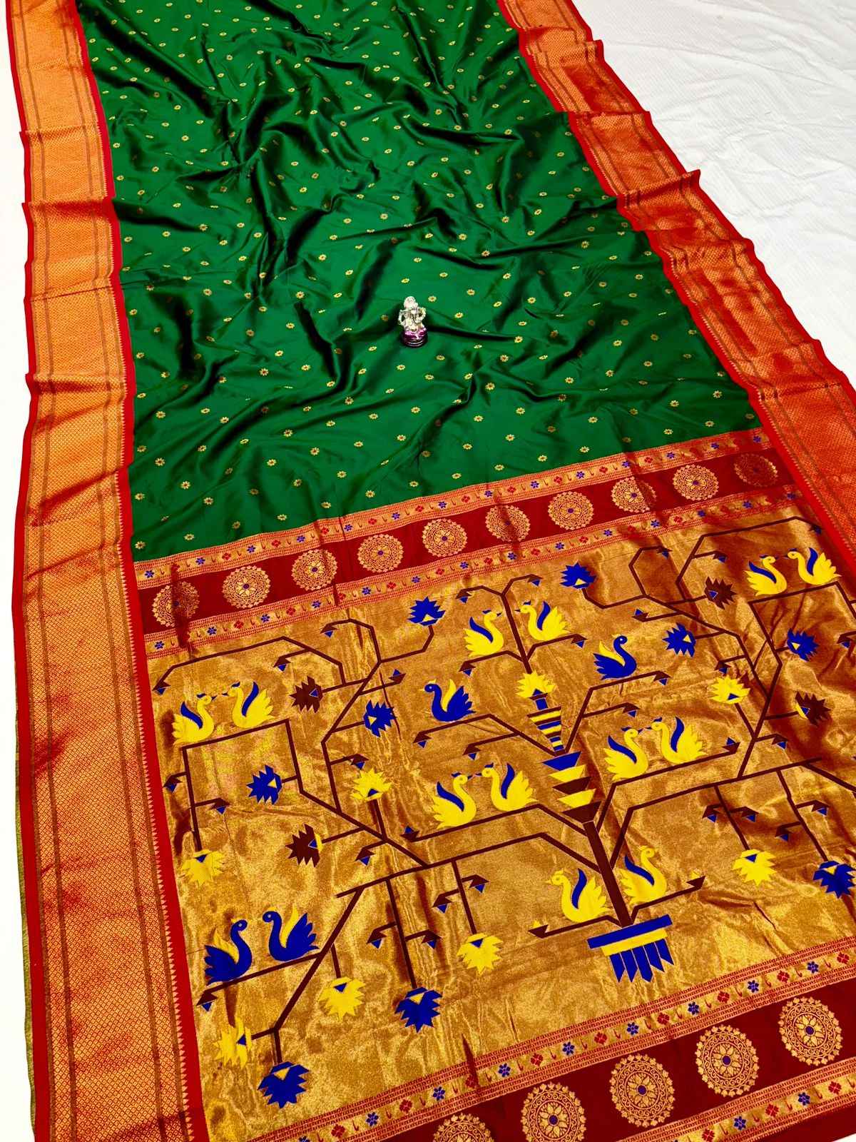 Beautiful Swan Paithani