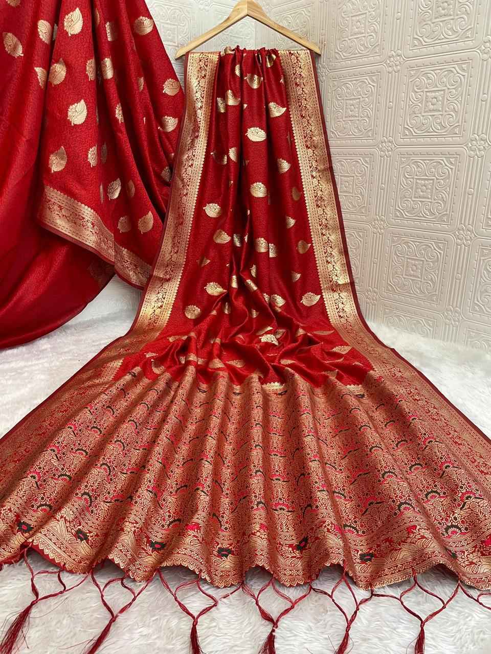 Elegant Crafted Silk Saree