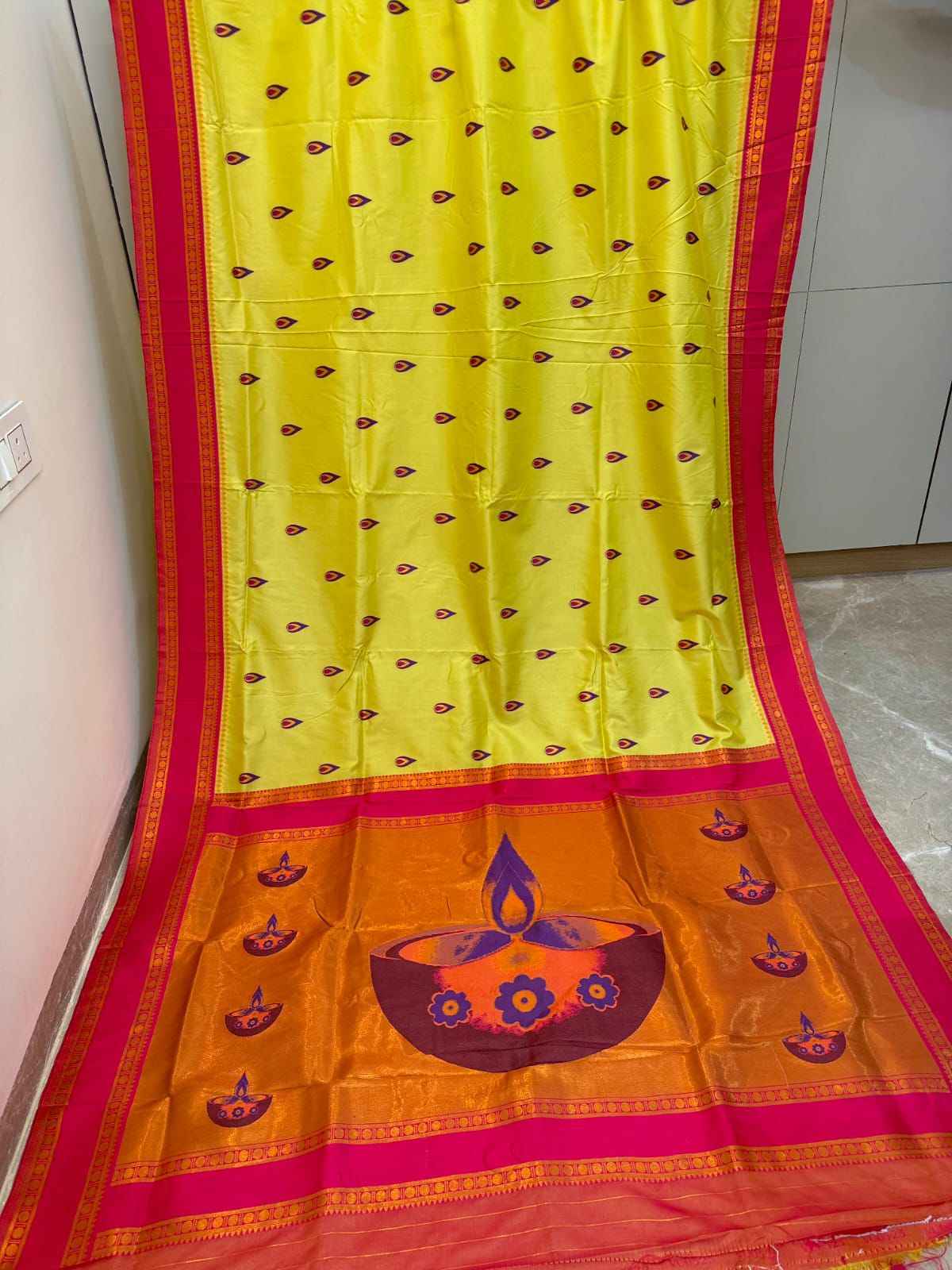 Diya Pallu Paithani