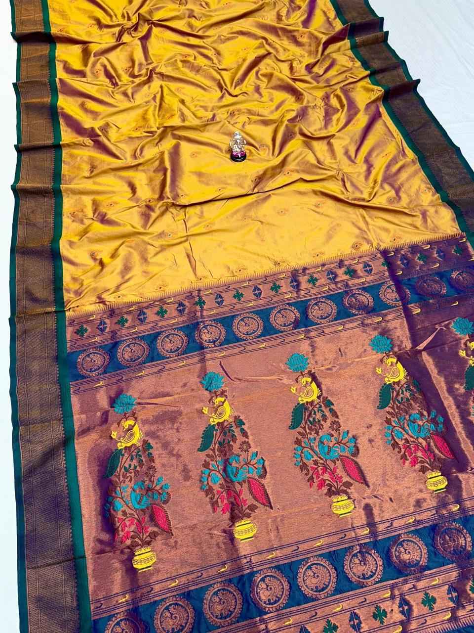 Janhvi Kadiyal Paithani