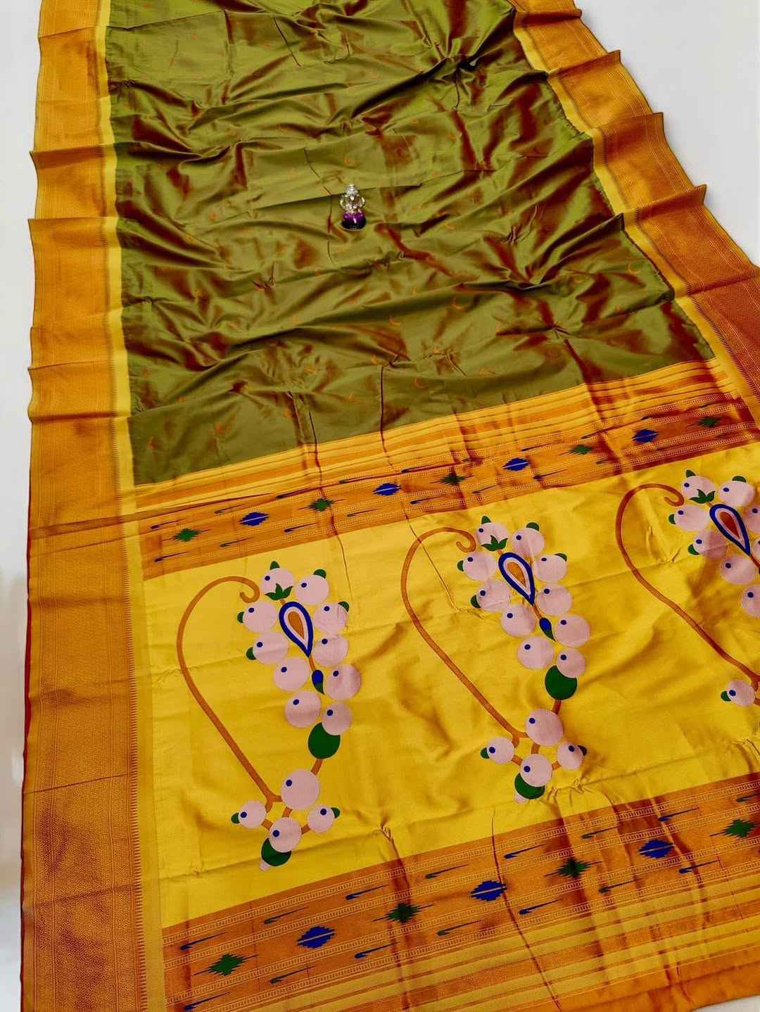 Nath Pallu Chandrakor Paithani