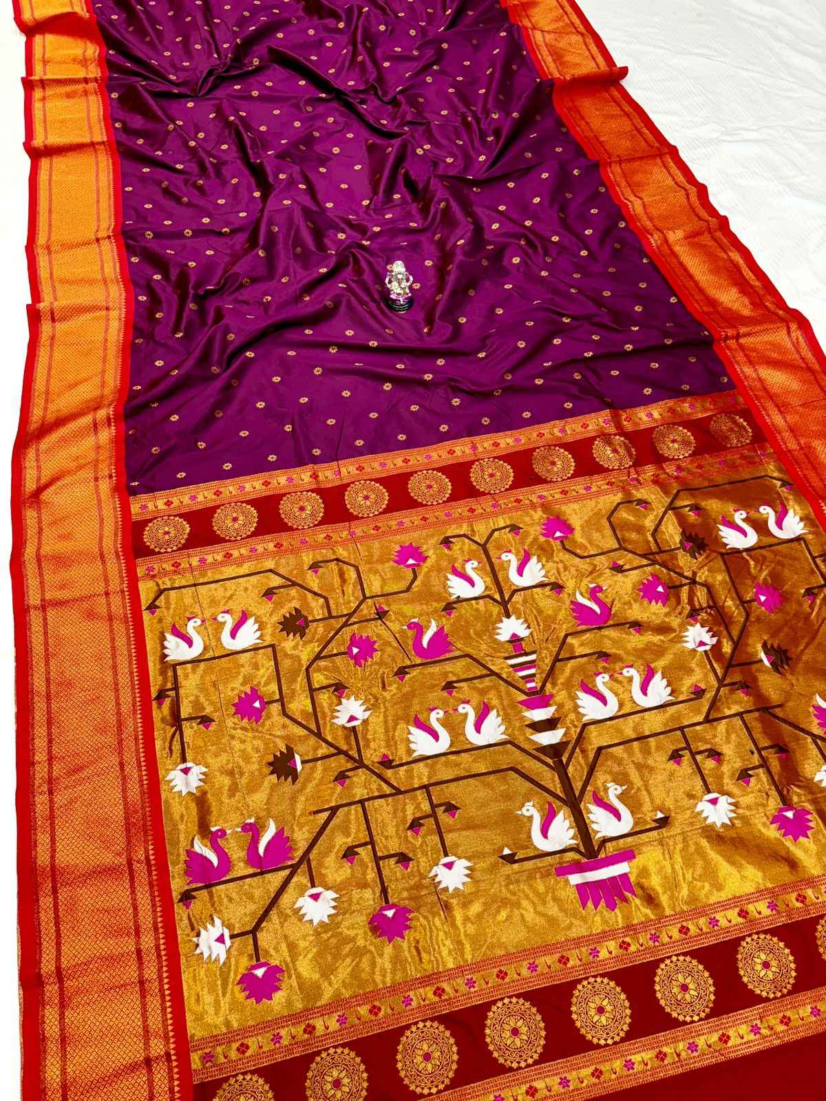 Beautiful Swan Paithani