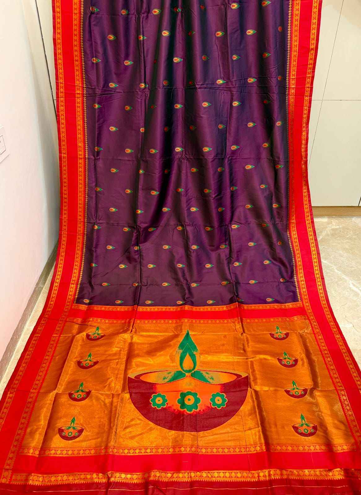 Diya Pallu Paithani