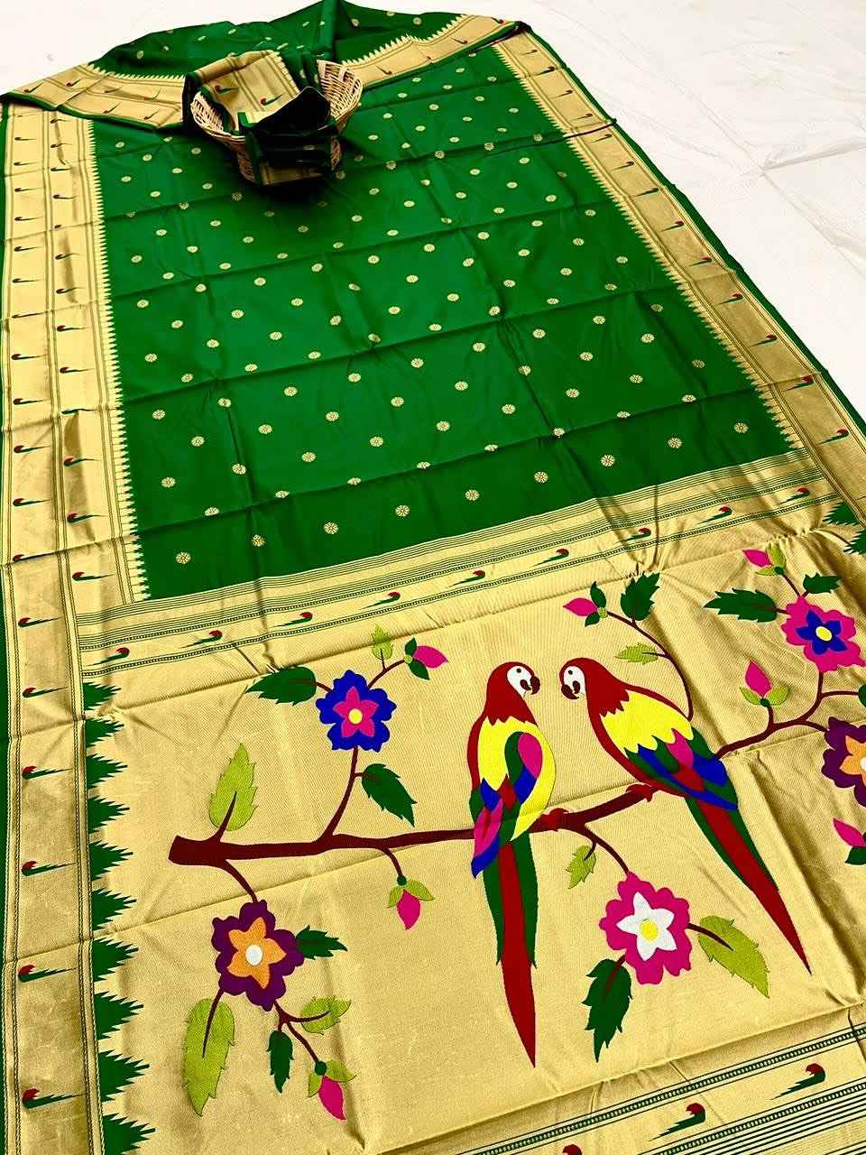 Lashmikaa Muniyaa Paithani