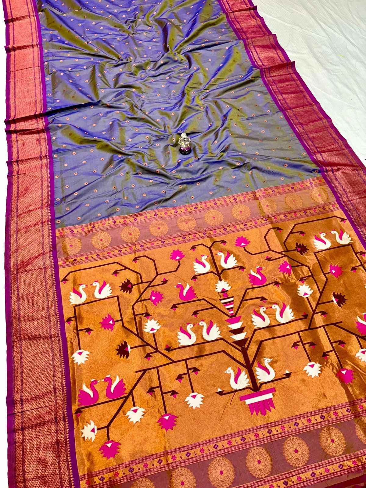 Beautiful Swan Paithani